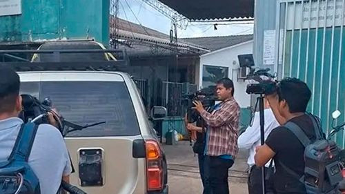 Escoltada y esposada, Laura Rojas ingresa a Palmasola por caso maletas