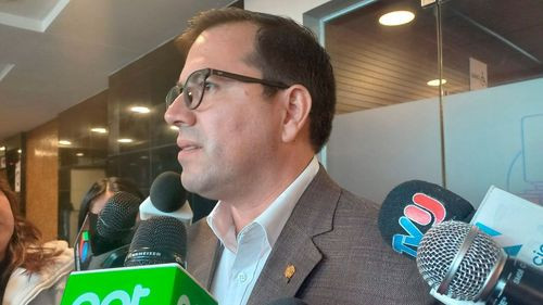 Senador denuncia daños en 22 vehículos del Senado por combustible