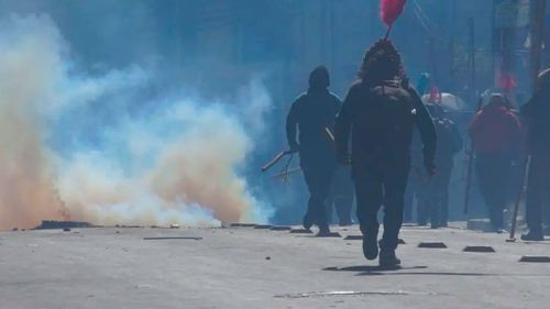 Campesinos son dispersados con gases lacrimógenos durante marcha en la paz