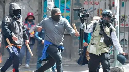 Cancillería exige frenar la violencia contra periodistas tras agresiones en La Paz