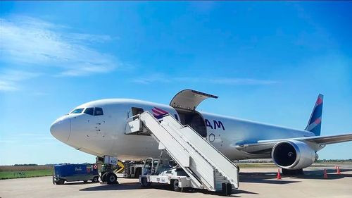 Bolivia estrena vuelo de carga desde miami y fortalece su conexión logística