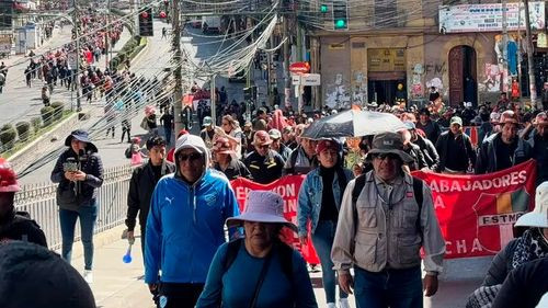 Marcha de la COB recorrió La Paz y concluyó sin enfrentamientos