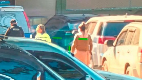 Mujer sufre violento atraco tras retirar dinero de una entidad financiera en Santa Cruz