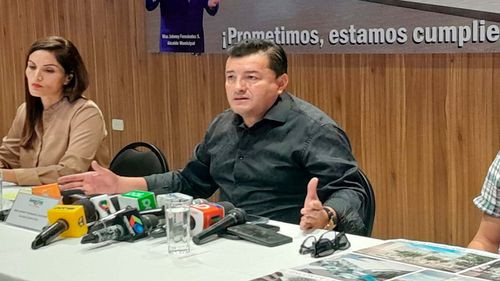 Pintado de losetas: Alcalde lamenta que políticos traten de distorsionar proyecto