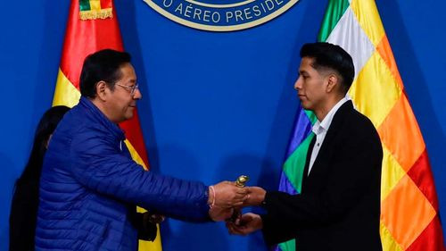 http://www.redpat.tv//uploads/Presidente_Luis_Arce_transfiere_baston_de_mando_a_Andronico_Rodriguez_antes_de_su_viaje_a_la_Cumbre_del_Mercosur_en_Brasil_4224872d14.jpg