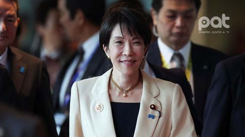 Primera ministra japonesa admite que duerme solo dos horas por noche y reaviva el debate sobre el “karoshi”