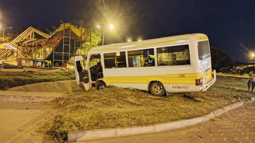 Accidente de tránsito en la Av. El Mechero del Plan 3000: Micro de la línea 36.