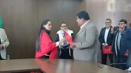 Transición en El Alto inicia con advertencias económicas