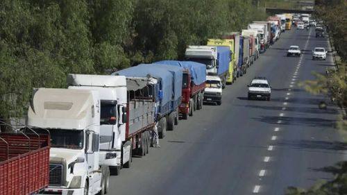  Transporte cooperativizado de Cochabamba acata paro de 24 horas y asiste al diálogo con el Gobierno en La Paz 