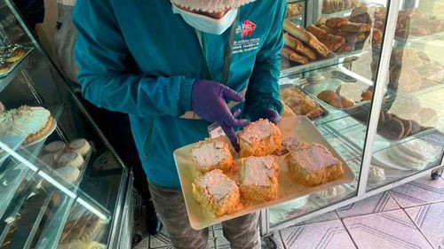 Hallan masas contaminadas y cucarachas en pastelerías de Miraflores, San Pedro y Sopocachi en La Paz