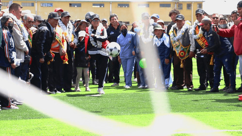 Fútbol para todos: La pelota rueda en el Distrito 3 con nueva cancha de césped sintético