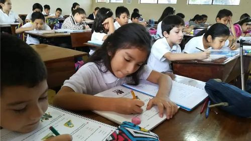 Inicia el ciclo escolar en Bolivia  con especial atención en las medidas de bioseguridad 