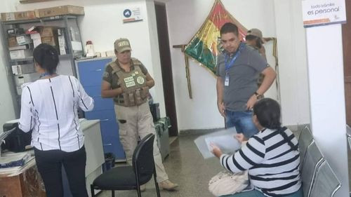 Mujer  Retenida en el SEGIP y Transferida a la Policía para Investigación