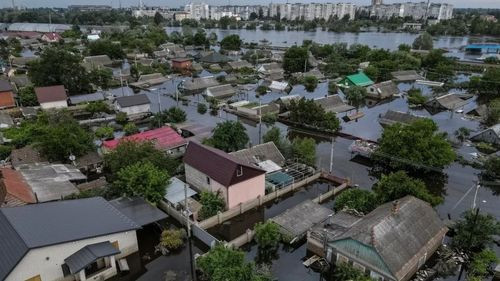 Rusia entierra en fosa comunes a muertos por las inundaciones en Jersón