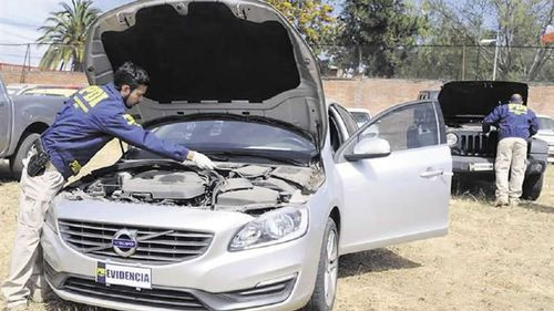 En Chile roban el auto y en Bolivia clonan placas 