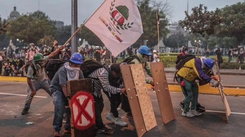 Perú cierra su celebración de sus 202 años de independencia con disturbios 