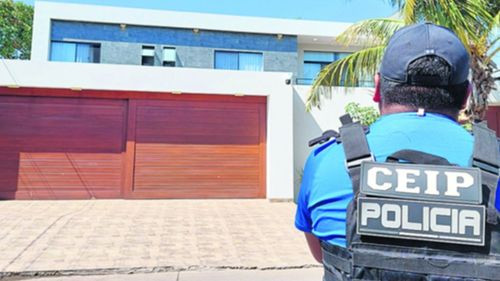Narco fuga tras secuestro a policías, le incautan armas