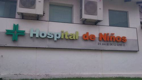 Niño quemado de 4 años resistió a su cirugía, le amputaron los dedos de sus manos y pies