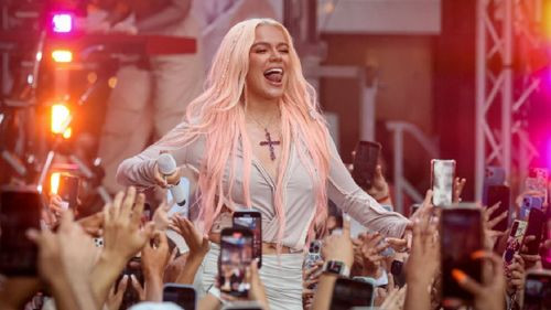 Karol G enfrenta acusaciones de pacto satánico en sus canciones