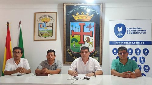 Productores de pollo registran pérdidas por bloqueo: Exigen a las autoridades dar solución y hace un llamado a comuniarios a dar un cuarto intermedio 