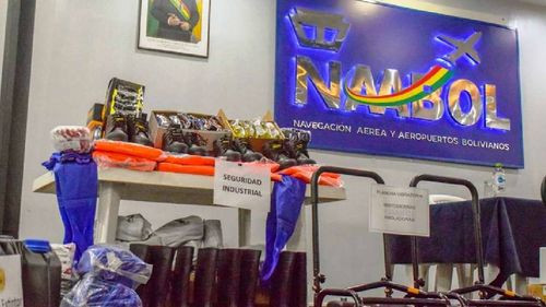 Entregan equipos de comunicación y seguridad para el aeropuerto de Cochabamba