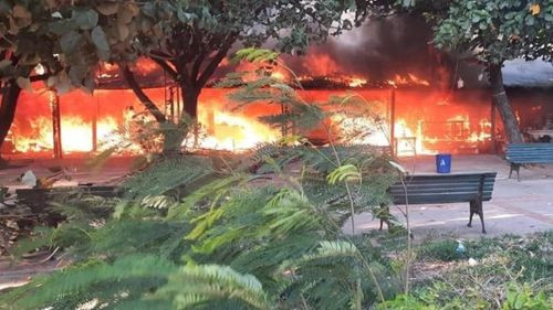 Incendio en el Cementerio La Cuchilla reduce a escombros 11 puestos de venta de flores