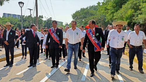 Desfile Cívico de la UAGRM 