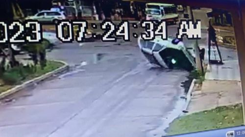 Choque de motociclistas en el quinto anillo de la avenida Santos Dumont, deja a un conductor gravemente herido