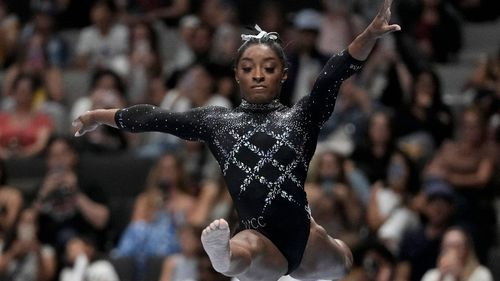 La gimnasta Simone Biles regresa al mundial con París 2024 en el horizonte