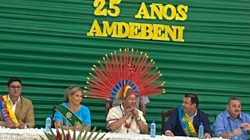 El Presidente Luis Arce celebra el 25 Aniversario de AMDEBENI con traje típico Beniano