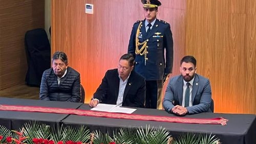 Presidente Luis Arce presenta la nueva cédula de identidad de Bolivia