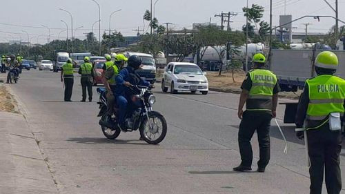 Operativo riguroso de control de motocicletas por la unidad de tránsito