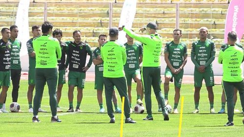 Bolivia apuesta por una estrategia ofensiva en busca de su primera victoria