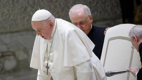 El Papa sigue con la &quot;inflamación pulmonar&quot; pero no tiene fiebre
