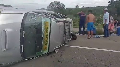 Accidente de minibús en Yapacaní deja tres personas heridas