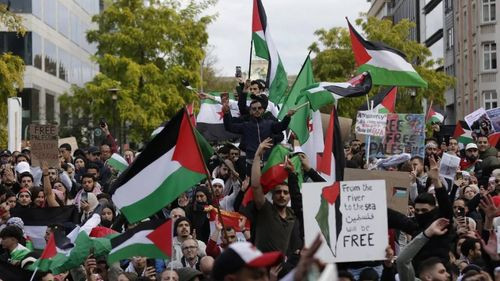 Cientos de personas se manifiestan en Lisboa por la paz y un alto el fuego en Palestina