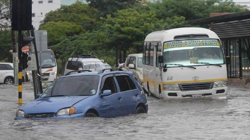 Lluvia en Santa Cruz de la Sierra: Transporte público limitado y viviendas inundadas