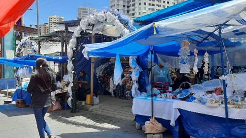  Personas comienzan a llegar a la feria navideña del Parque Urbano Central de La Paz