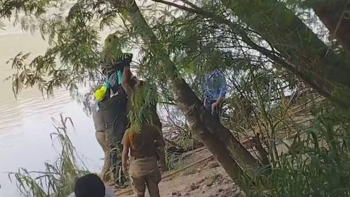 Encuentran cadáver colgado en un árbol a orillas del Río Bermejo