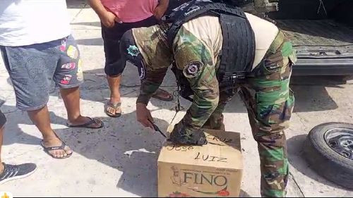 Interceptada vagoneta con sustancias ilícitas y detenidas tres personas