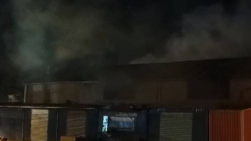  El Alto: Incendio en fábrica de papel higiénico posible cortocircuito