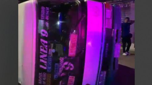  Santa Cruz: Aparatoso accidente deja cuatro heridos y daños materiales