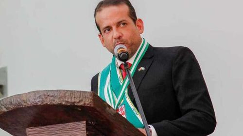 Celebran el cumpleaños Número 45 Del Gobernador Luis Fernando Camacho Vaca con una Misa en Santa Cruz