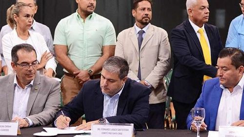 Cumbre de líderes del Comité Pro Santa Cruz: Demandas cruciales para el desarrollo y la autonomía