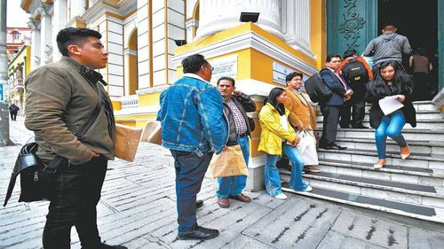 Filas en el último día para inscripción de postulantes a las elecciones judiciales