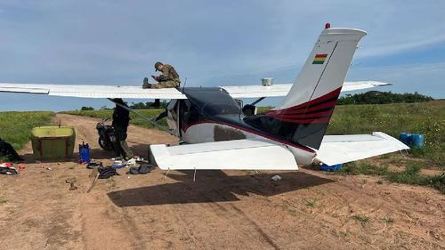Policía paraguaya incauta 350 kilos de cocaína de una aeronave