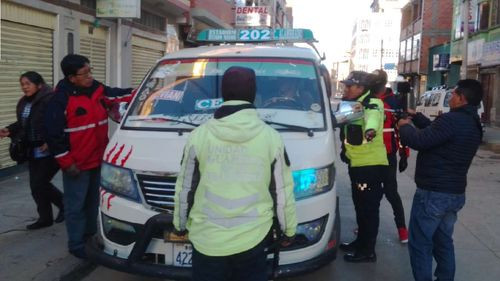 La población debe pagar sólo Bs 1,50 de parada a parada y denunciar a conductores que hagan trameaje