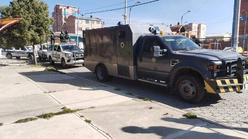 Fuerte resguardo policial para traslado de lingotes de oro secuestrados en aeropuerto de El Alto