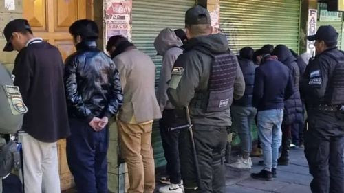 La Policía de La Paz realiza operativo nocturno y arresta a 40 personas