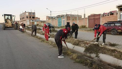 El Alto: Las subalcaldías ponen manos a la obra en el remozado de vías